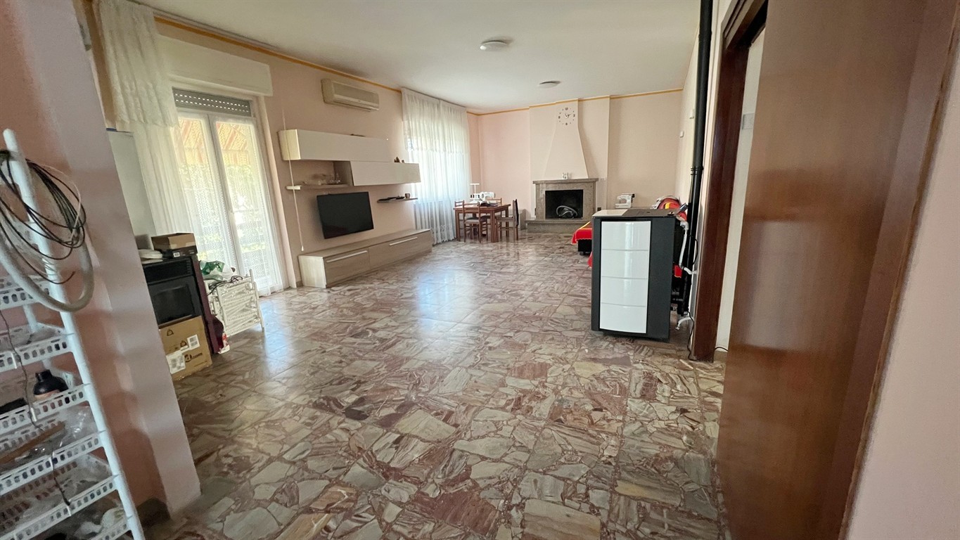 APPARTAMENTO DI 8 LOCALI