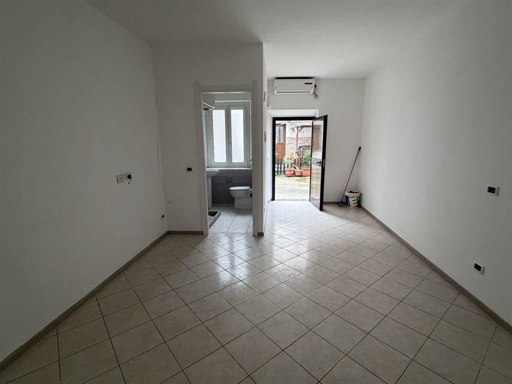 Monolocale in corte