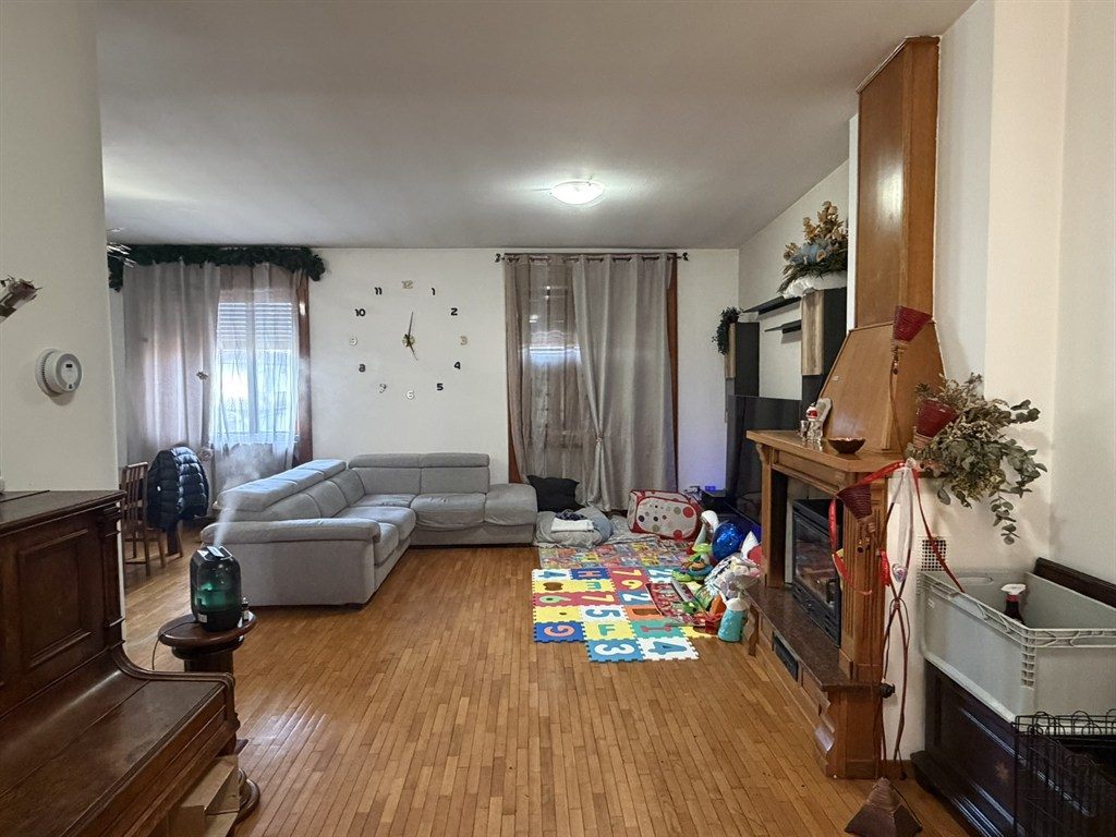 appartamento in corte di 4 locali doppi servizi e box
