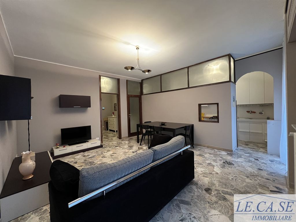 Centrale luminoso appartamento di 3 locali e servizi