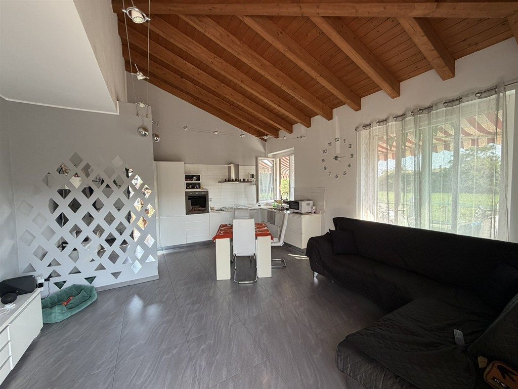 Villetta arredata con terrazzo – Rif. 4008