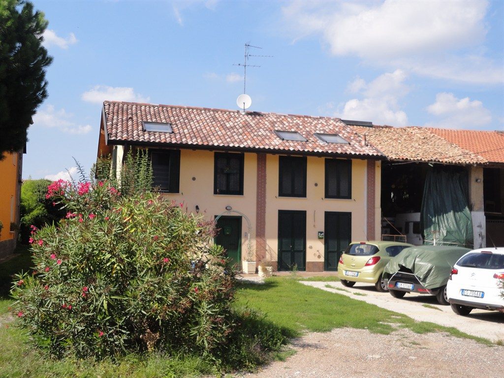 TRE LOCALI