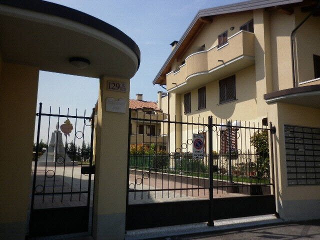 Mansarda con travi a vista, balconi e box